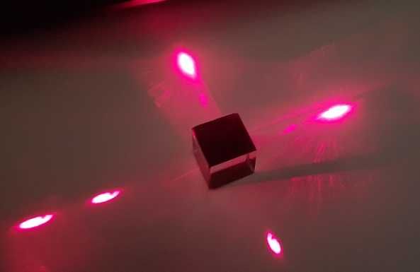 Cuburi divizoare cu diferite rapoarte R/T [16 x 16 x 16 mm]