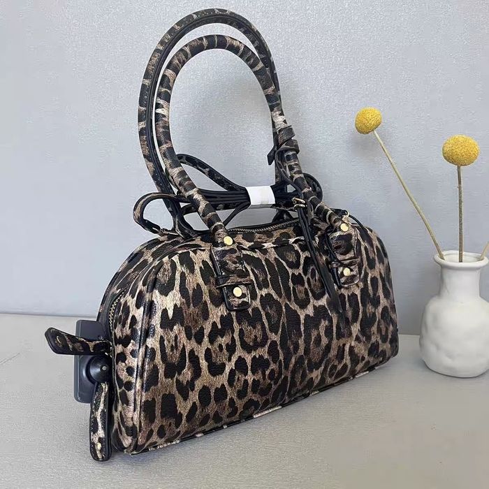 Сумка бренда Bershka