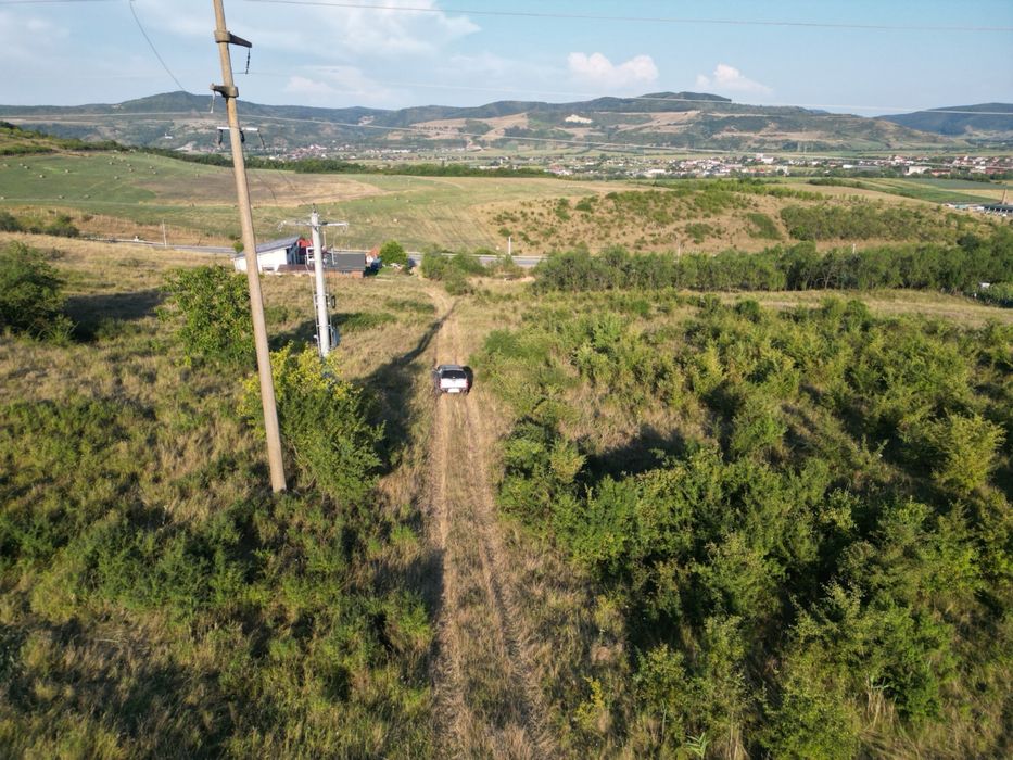 Teren 11.600 mp lângă Gherla – panoramă superbă, apă și curent în apropiere, LEA 20 kV și post trafo