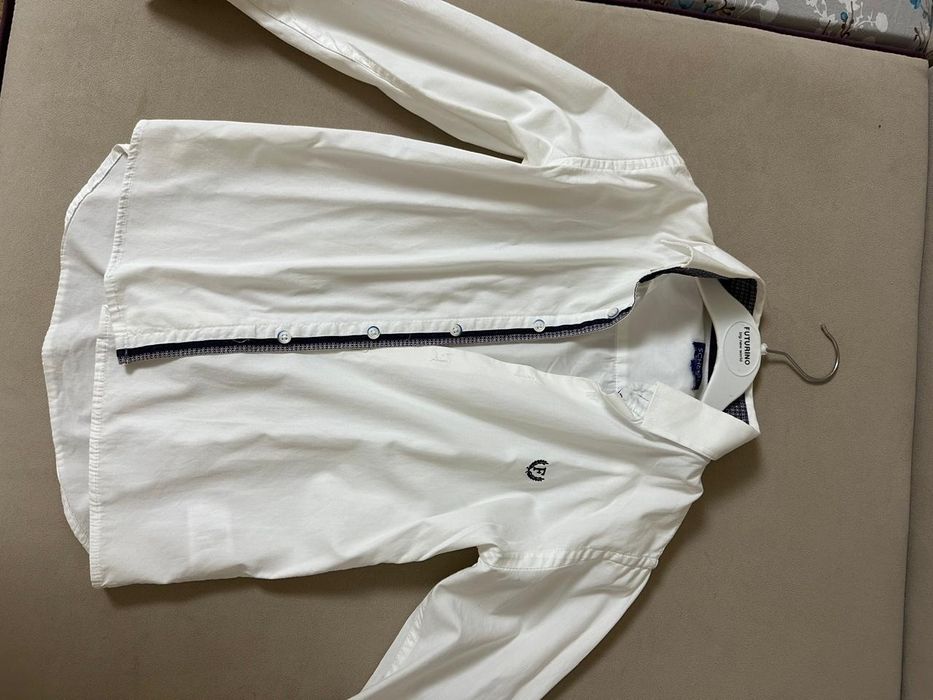 Срочно продам белые школьные рубашки мальчиковые