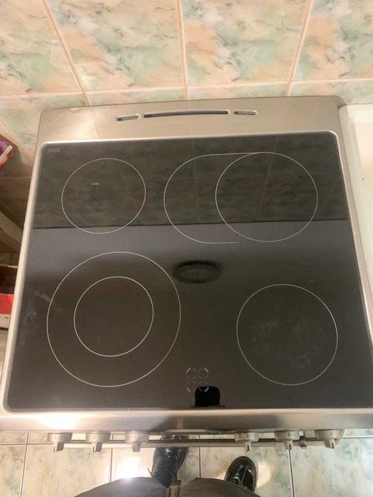 Vand mobila de sufragerie in stare foarte buna si  dulap cu doua usi.