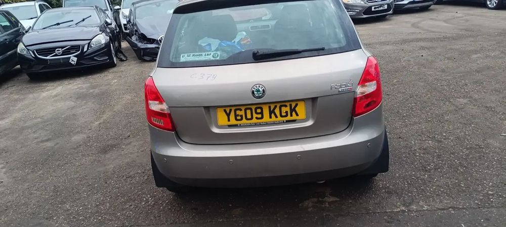 Dezmembrari / Dezmembrez Skoda Fabia 2 1.2 BZG cutie viteze manuala cod culoare LF8H