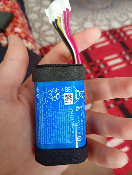 Baterie cu litium de la o boxă charge 5