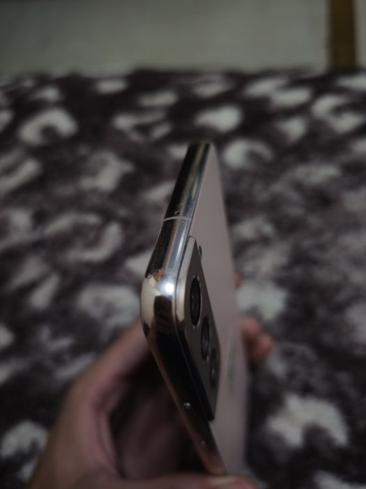 Продам телефон Samsung S22+/plus