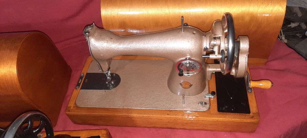 Продаётся ручная швейная машина Подольск.