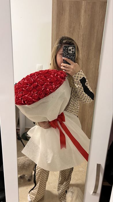 Ръчно изработен букет 101 рози