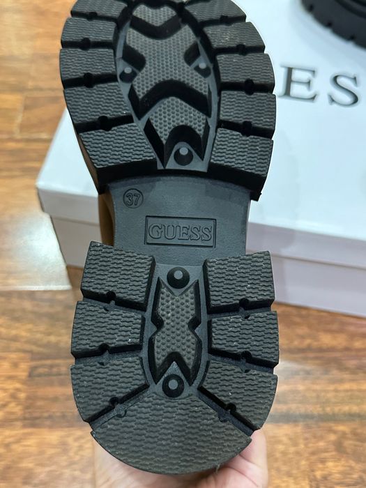 Ghete Guess negre