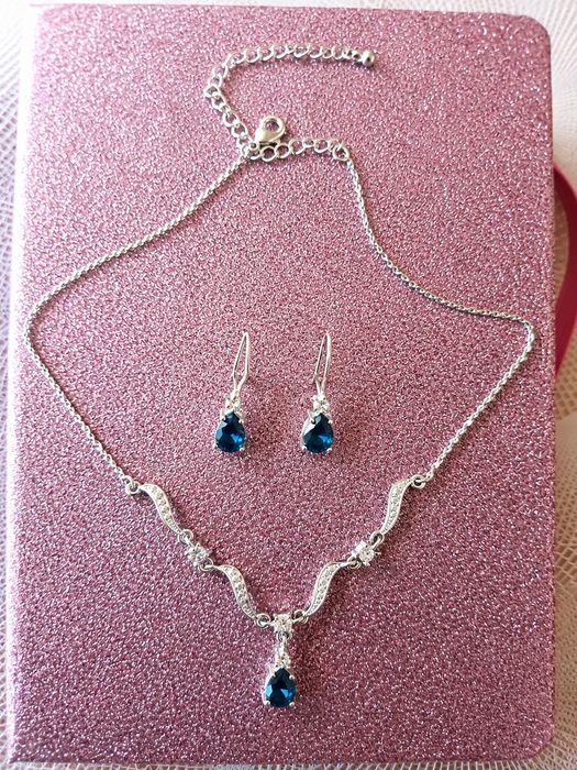 Елегантен комплект Swarovski – колие и обеци | Подарък сребърна гривна | 45 €