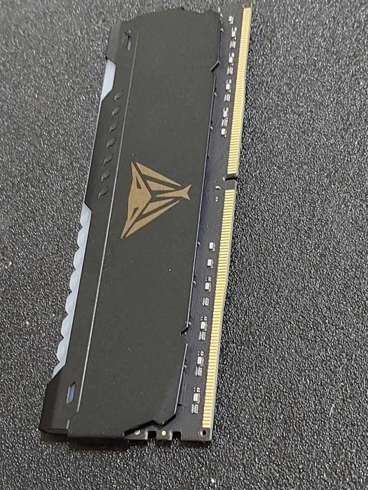 32GB 3600Mhz CL20 - Patriot Viper RGB