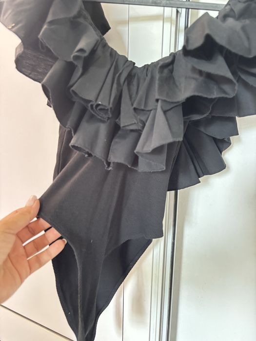 Боди на марките Avin,Zara