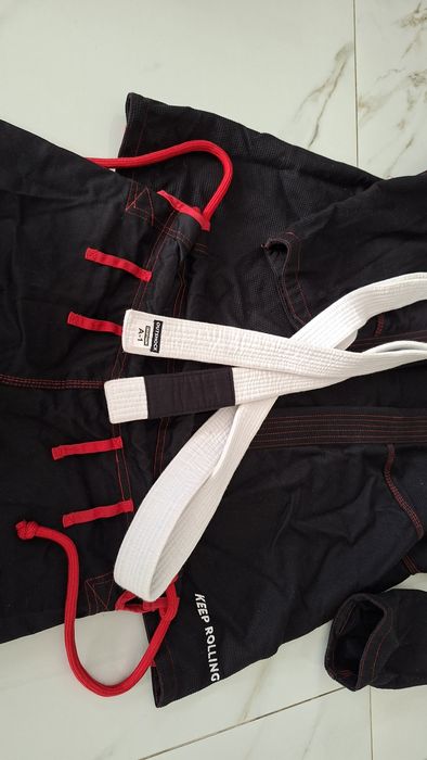 Продавам GI(кимоно) за бойни спортове (BJJ)