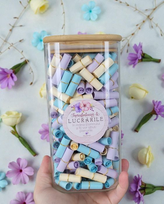 Borcan cu 320 versete biblice.