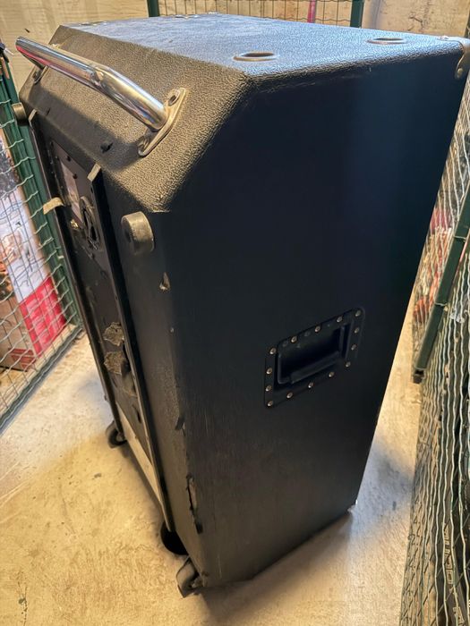 Ampeg бас китарен кабинет