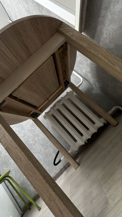 Круглый кухонный стол