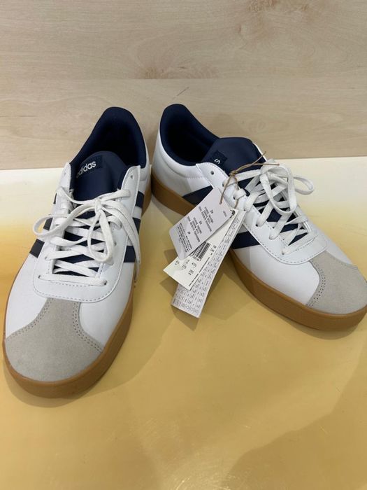 Продам новые кроссовки Adidas оригинал