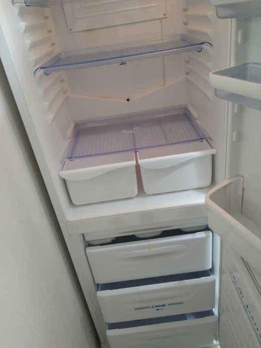 Продавам хладилник CANDY + подарък