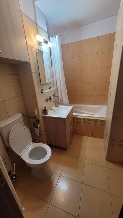 Apartament 3 camere de închiriat – Unirii (etaj 1, lângă școală)