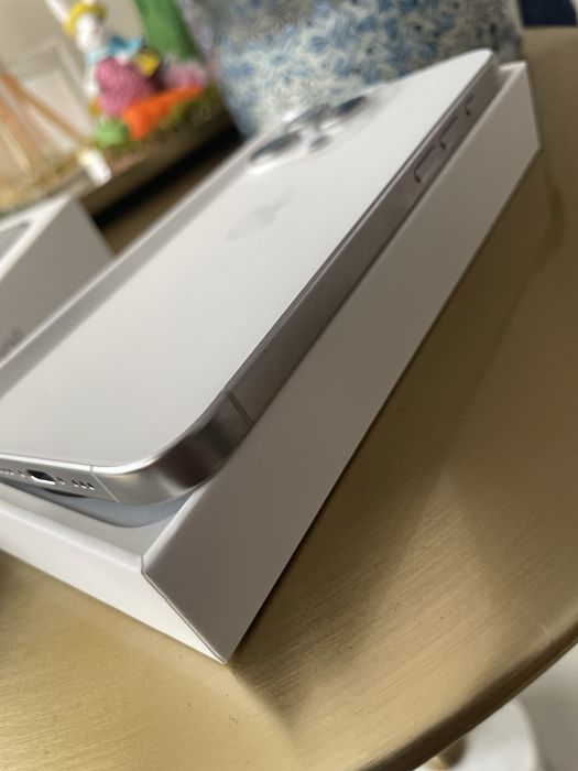 НАМАЛЕН iPhone 15 Pro White Titanium 128