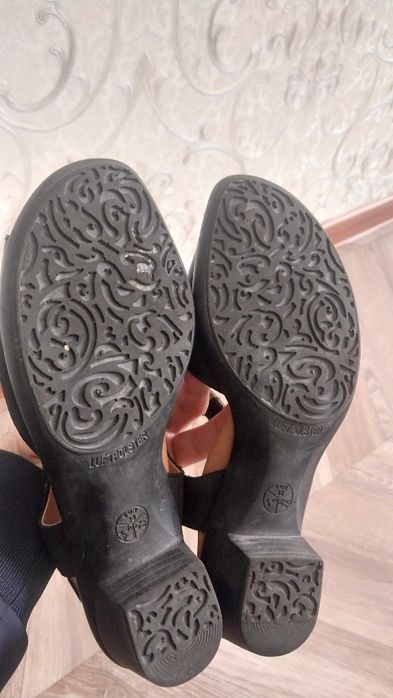 Продам босоножки женские