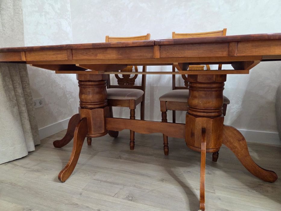 Продам стол со стульями ковер в подарок