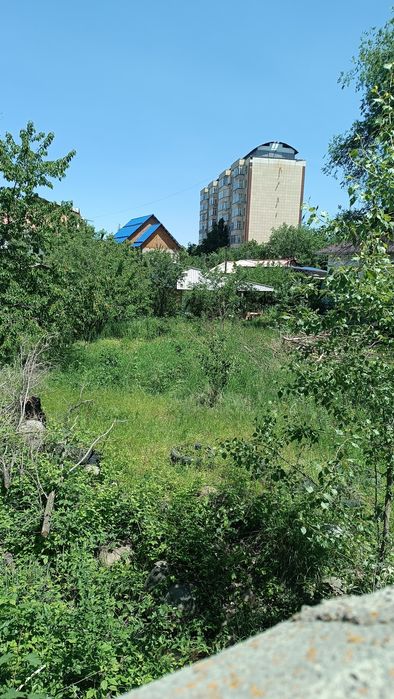 Продам участок возле речки