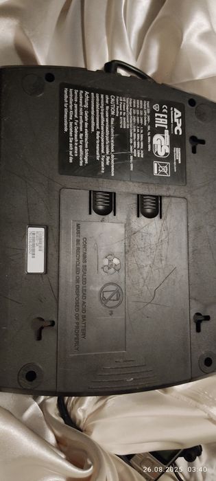 UPS (Uninterruptible Power Supply) APC Back-UPS ES 400 de la Schneider