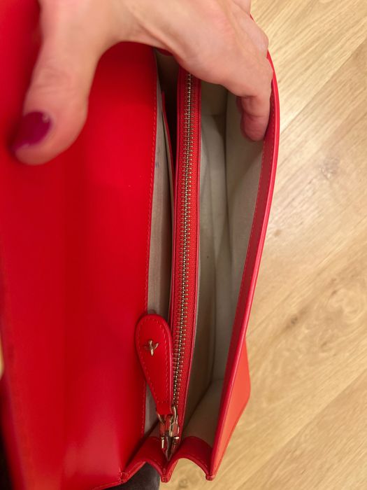 Червена Чанта Пинко със златна верига