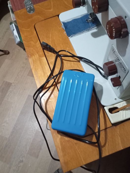 Продам швейную машинку чайка