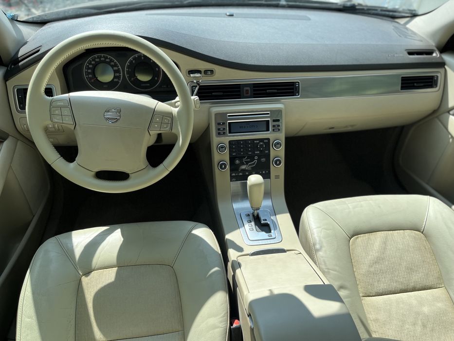 Volvo v70 p3 Двигател Атоматична кутия Компресор Фар Стоп Броня Калник