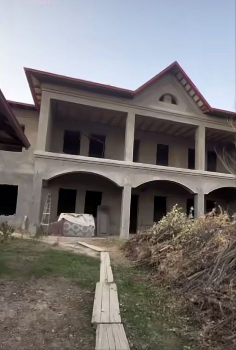 Продается земла с недостроенным домом Мирзо Улугбекский район