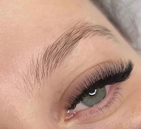 extensii gene fir cu fir și stilizare sprancene