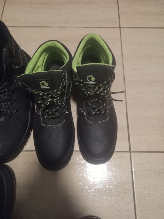 vând bocanci, adidas și papuci de protecție