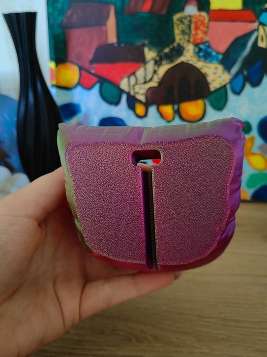 3Д възглавница за слушалки с порт за зарядно