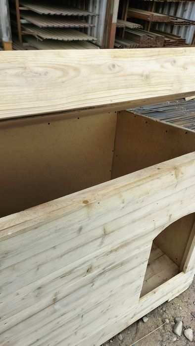 Бутка для сабака , и домик сабачнй