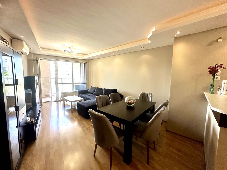 Дава се под наем Тристаен апартамент в Варна, Център - 90 кв.м за 488.58 € - Снимка #2