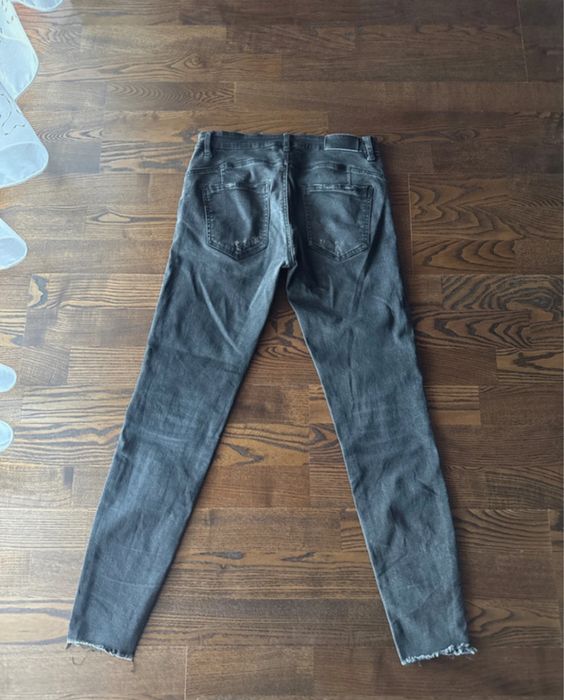 Blugi Stradivarius noi – cool, comozi și gata de purtat!