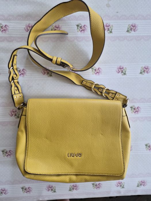 Продавам чанта Liu jo