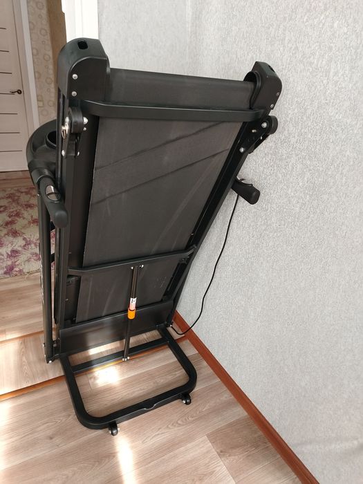 Продам беговую дорожку в Самарке!