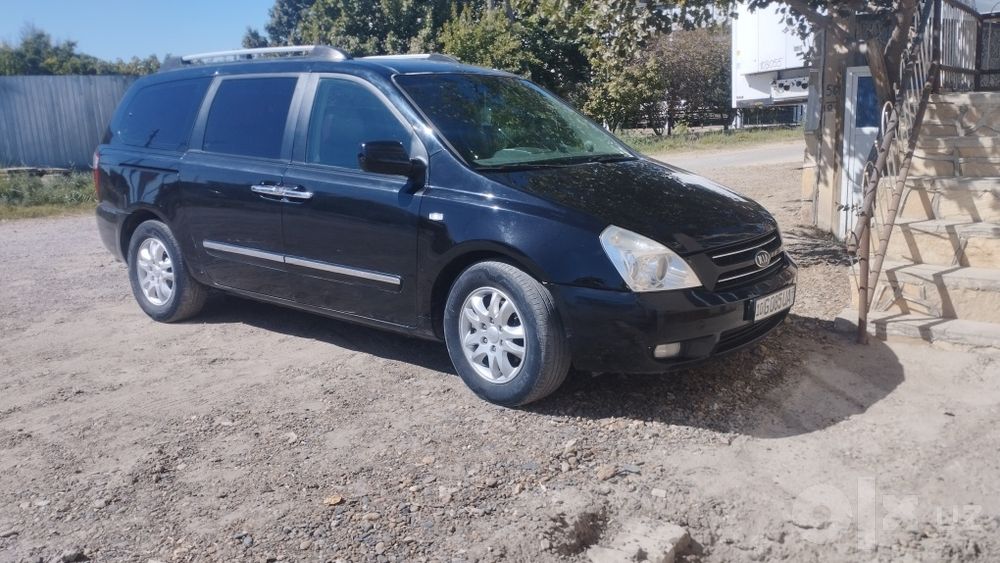 KIA Karnival srochni sotiladi