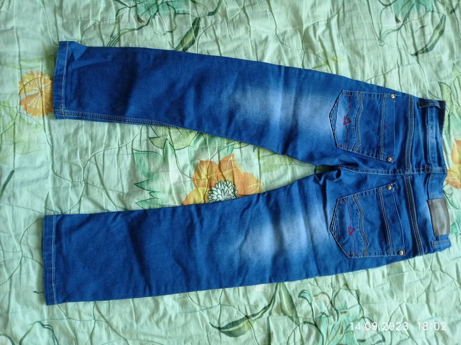 Дънки за момче размер S до 10 годишна възраст