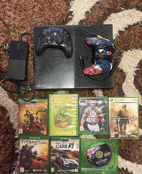 Pachet Xbox One 500GB + 3 Manete (Ediție Marvel) + 7 Jocuri (MK11, Witcher, COD)