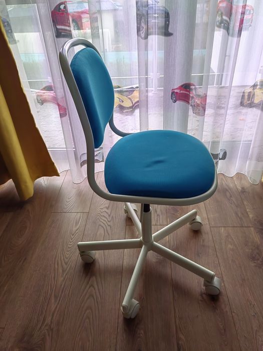 Детски въртящ стол за бюро