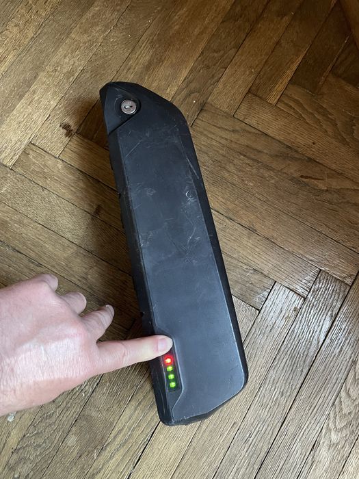 Vînd baterie bicicletă electrică.