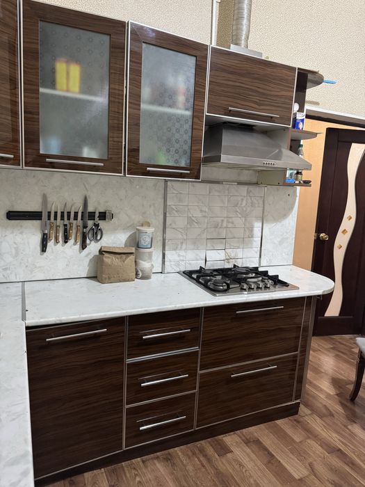 Кухонный гарнитур сатылады.