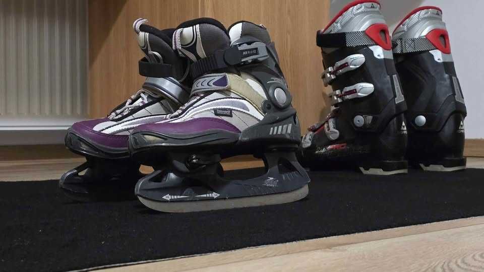 Se vinde o pereche de patine, în stare foarte bună, mărimea 34/35/36.