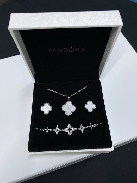 Подарки на 8 марта Пандора