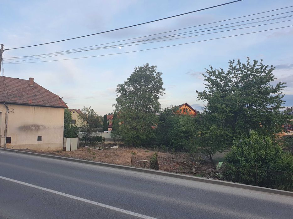 Vand teren la drumul județean