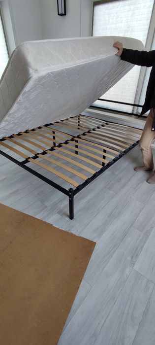 двухспальная кровать