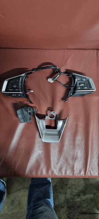 Бутони от мултифункционален волан на Субару Импреза