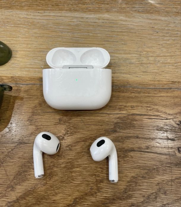 Vand Air Pods 3 apple